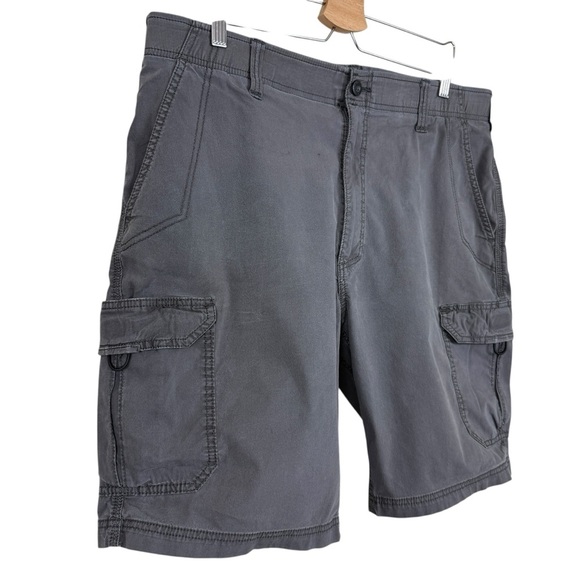 Lee Extreme Motion Cargo Shorts Gray Size 38 Casual Comfort - Picture 2 of 9